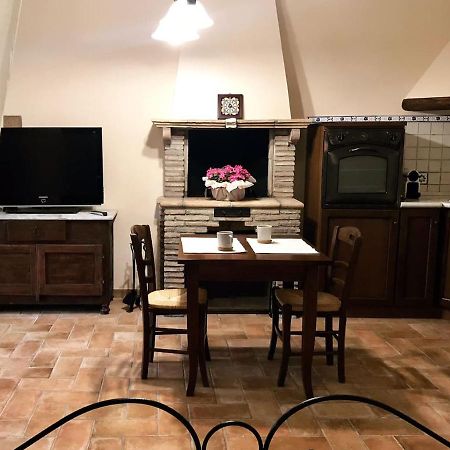Casa Vacanze La Piazzetta Del Castello Montecalvello 外观 照片