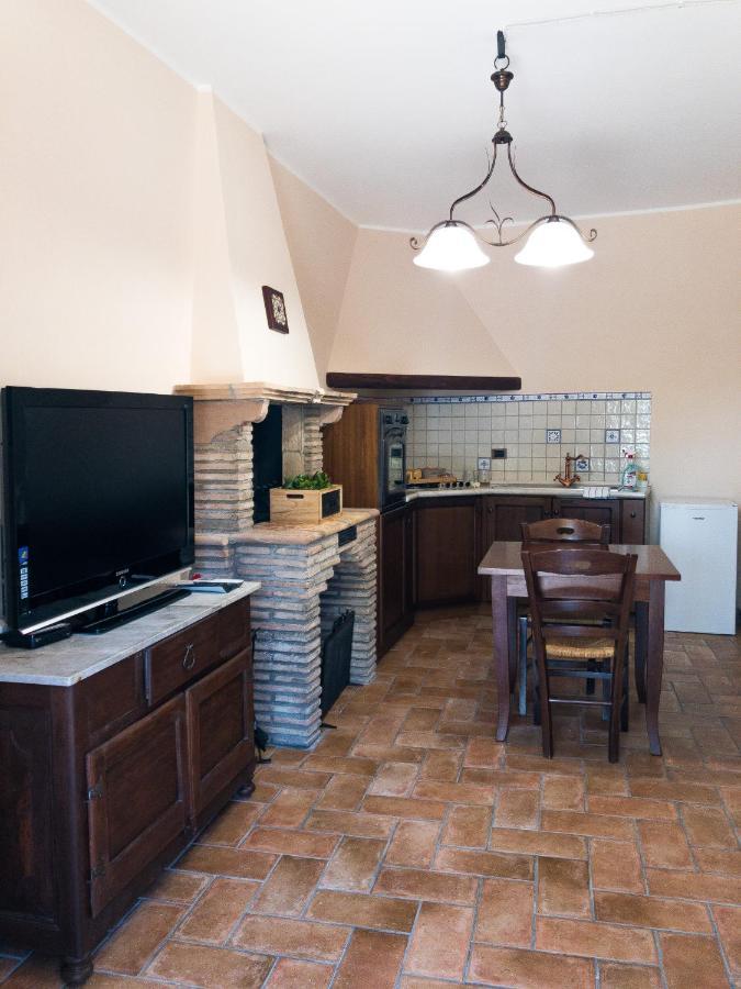 Casa Vacanze La Piazzetta Del Castello Montecalvello 外观 照片